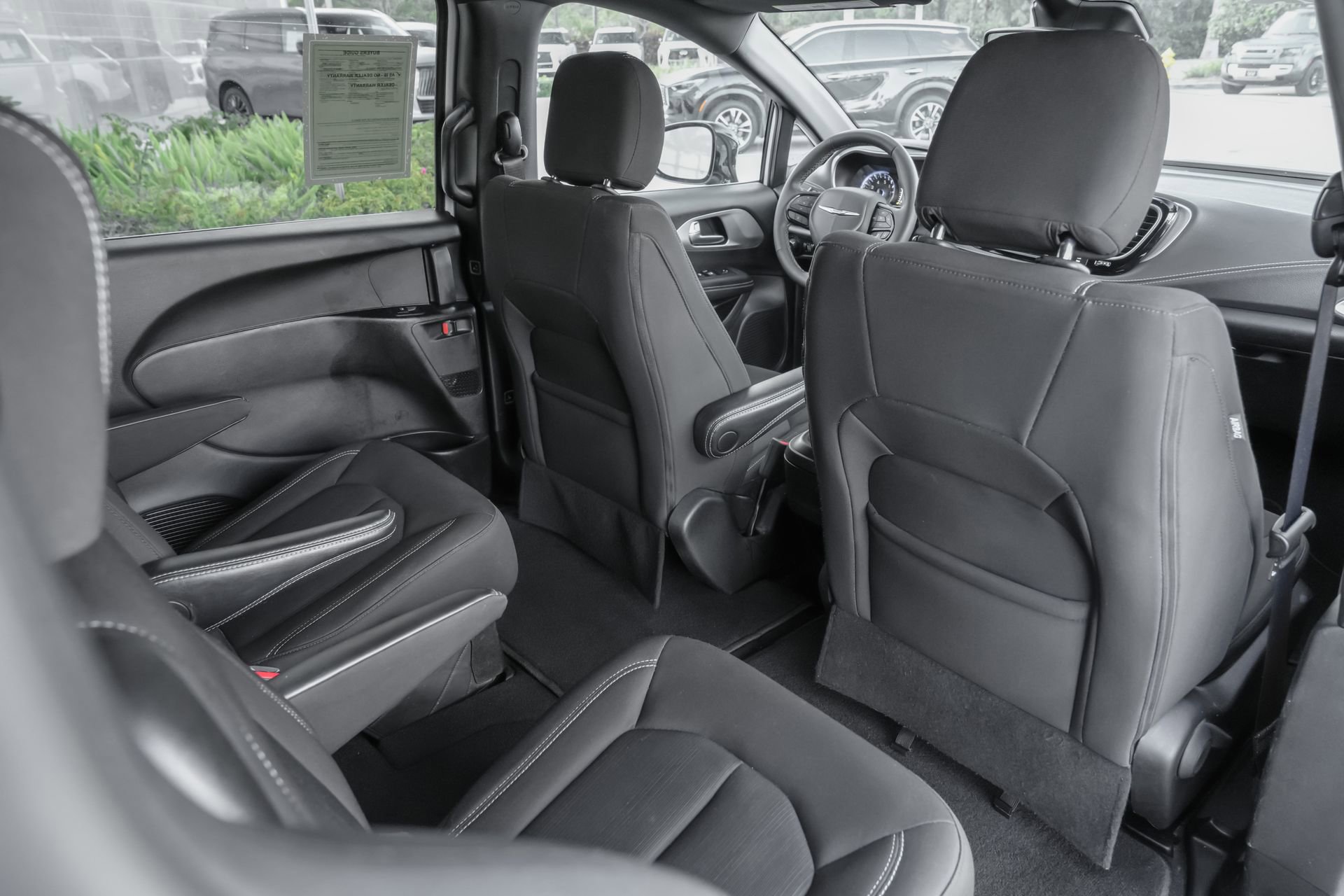 Used 2024 Chrysler Pacifica Touring image 35