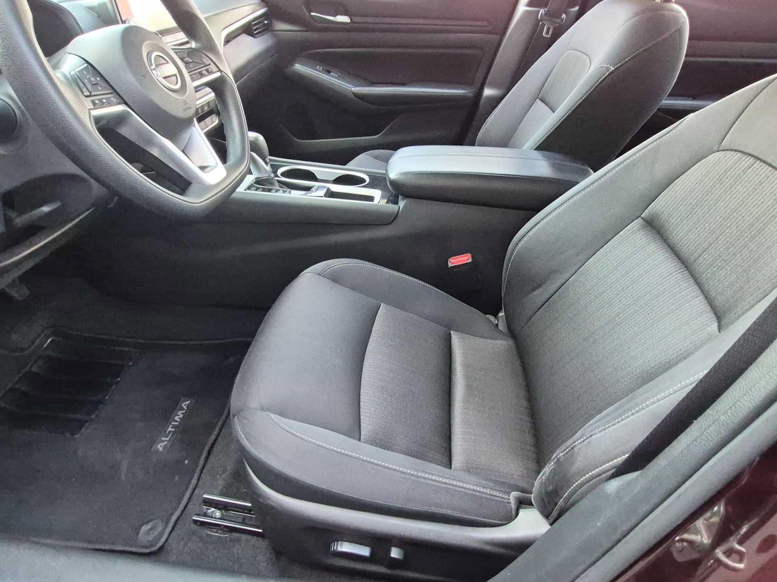 Used 2024 Nissan Altima 2.5 SV FWD image 16