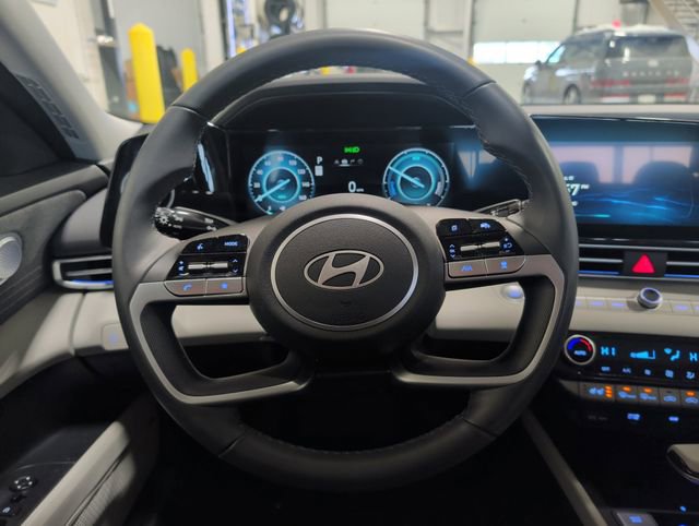 Certified 2025 Hyundai Elantra Limited image 17