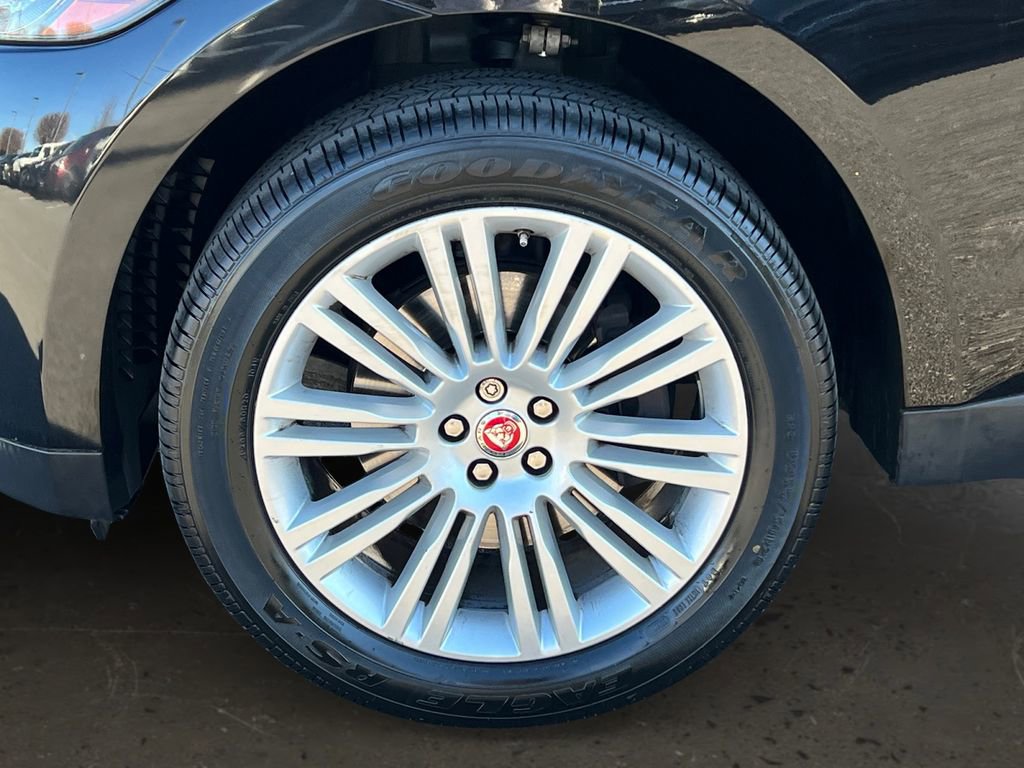 Used 2019 Jaguar F-PACE Portfolio image 25