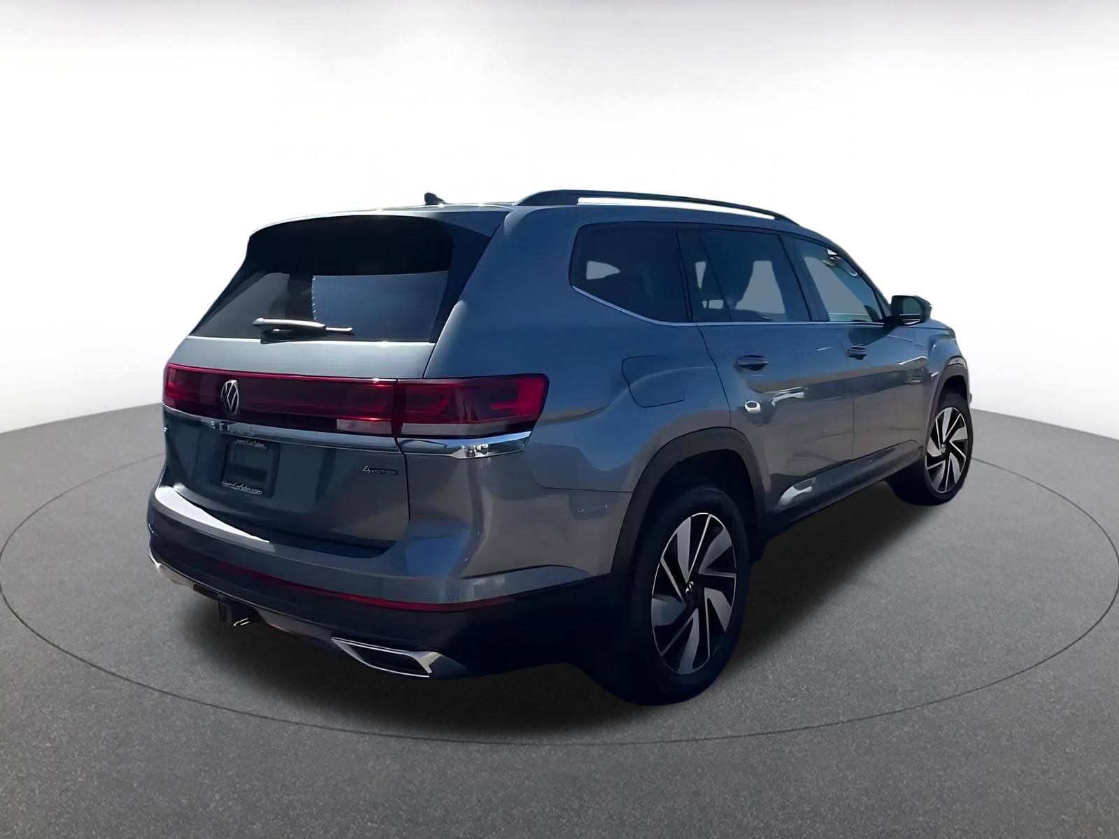 Used 2025 Volkswagen Atlas SE AWD/4WD image 14