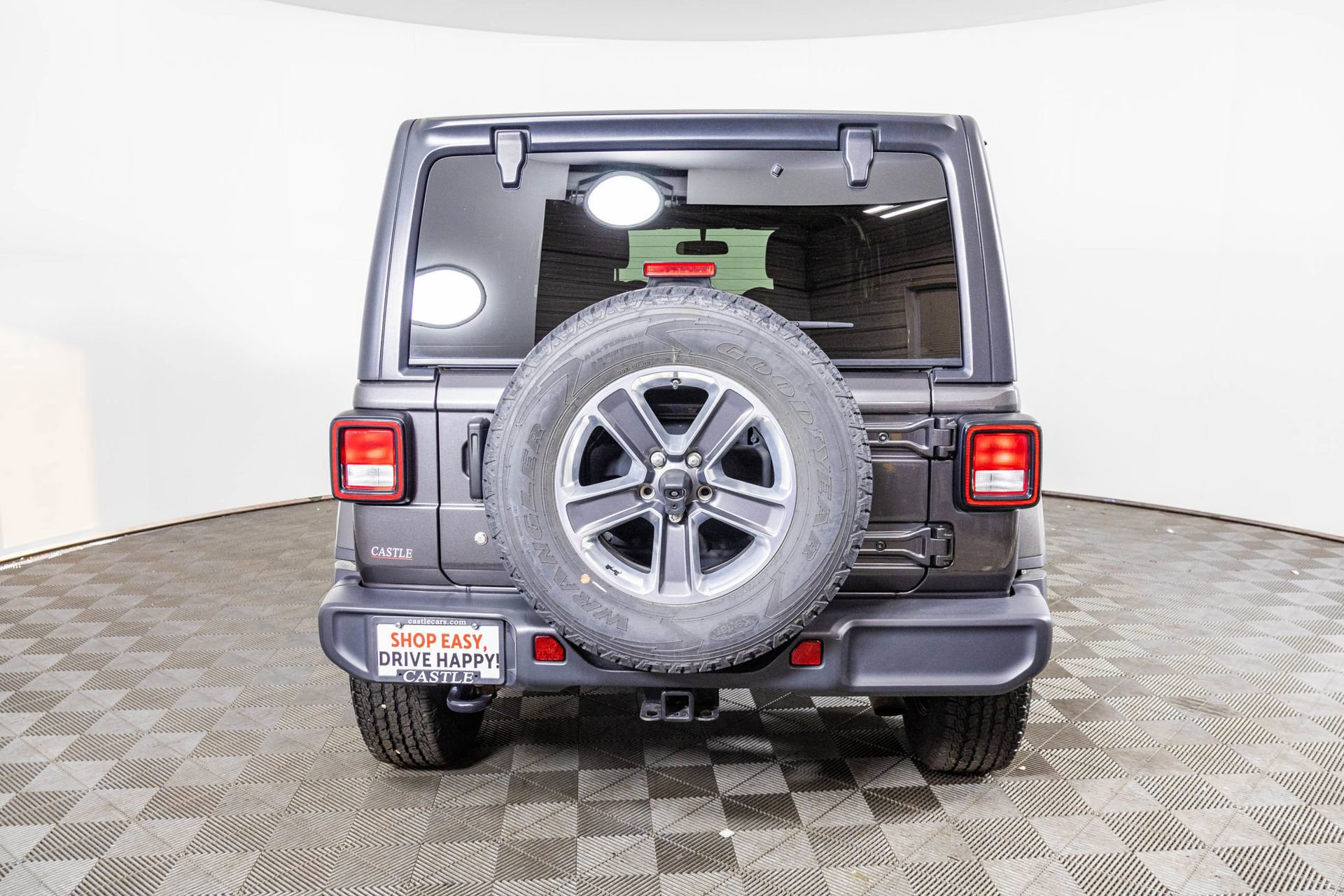 Used 2018 Jeep Wrangler Unlimited Sahara image 11