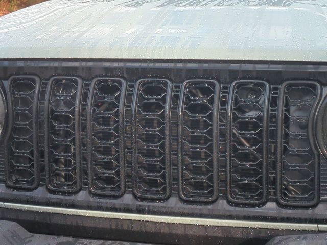 Used 2024 Jeep Wrangler Unlimited image 24