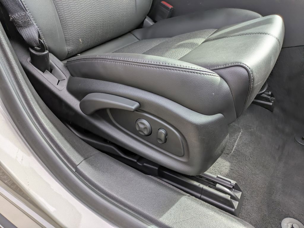 Used 2014 Chevrolet Impala LT w/ Convenience Package image 26