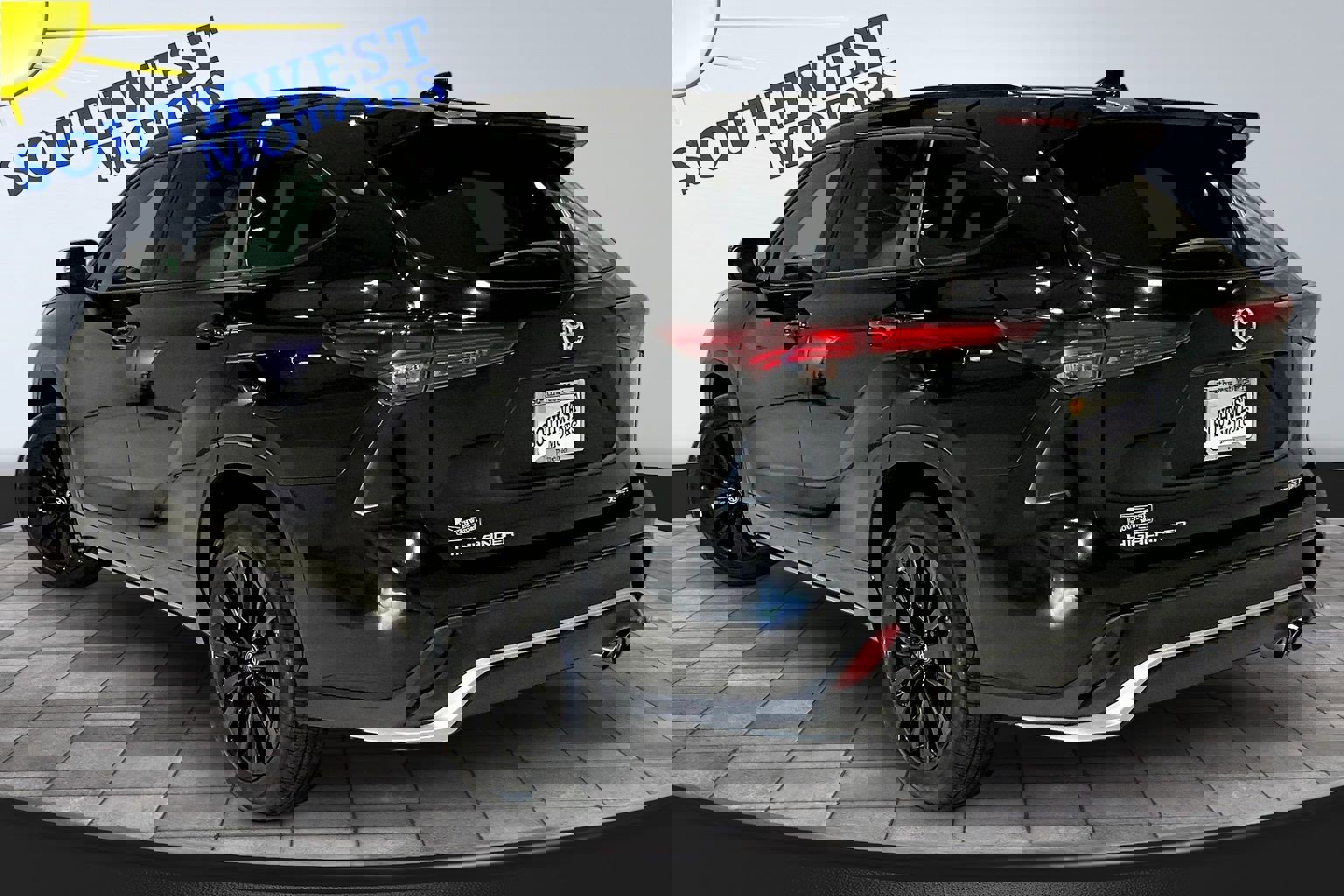 Used 2025 Toyota Highlander XSE image 4