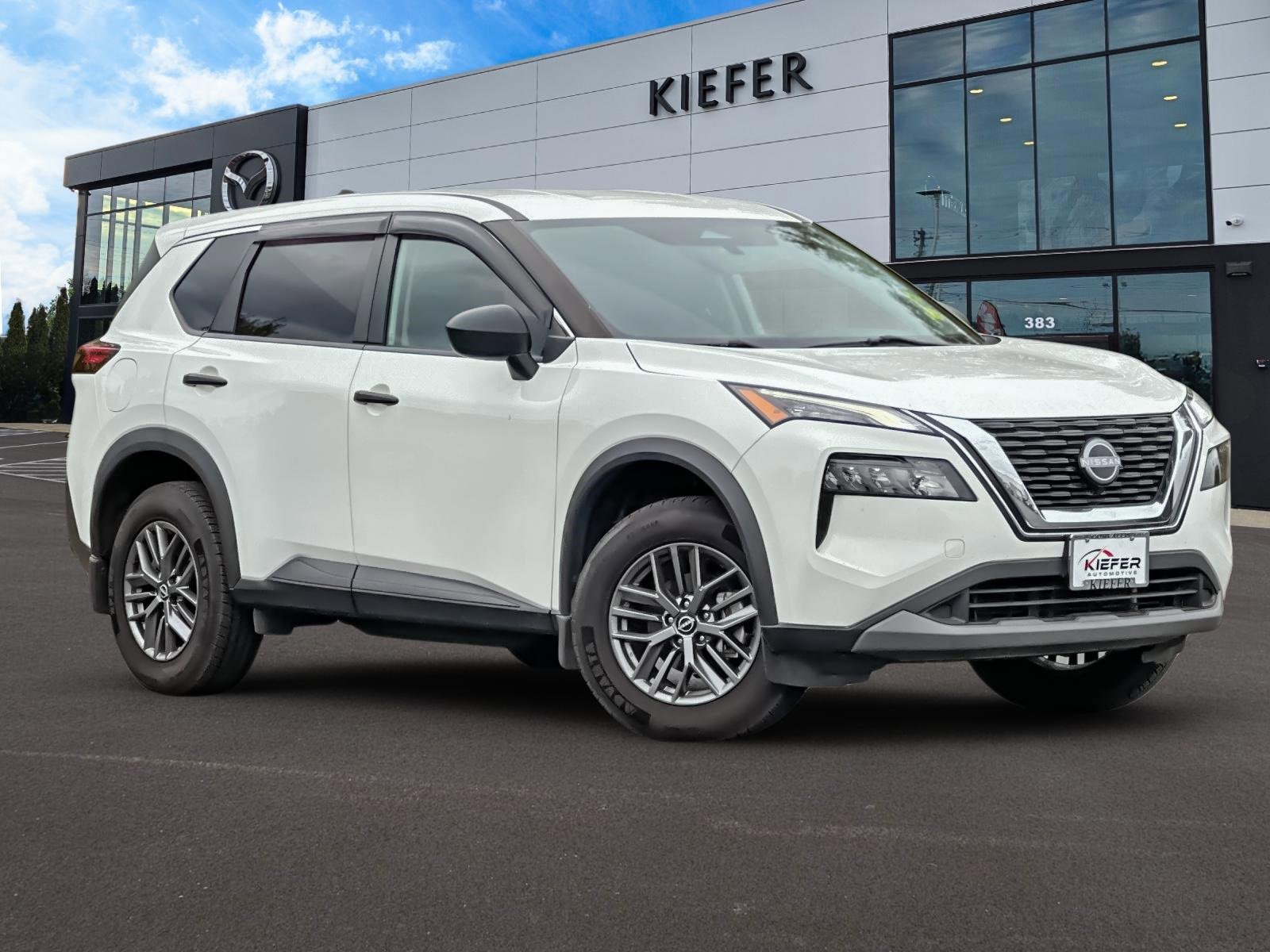 Used 2022 Nissan Rogue S image 2