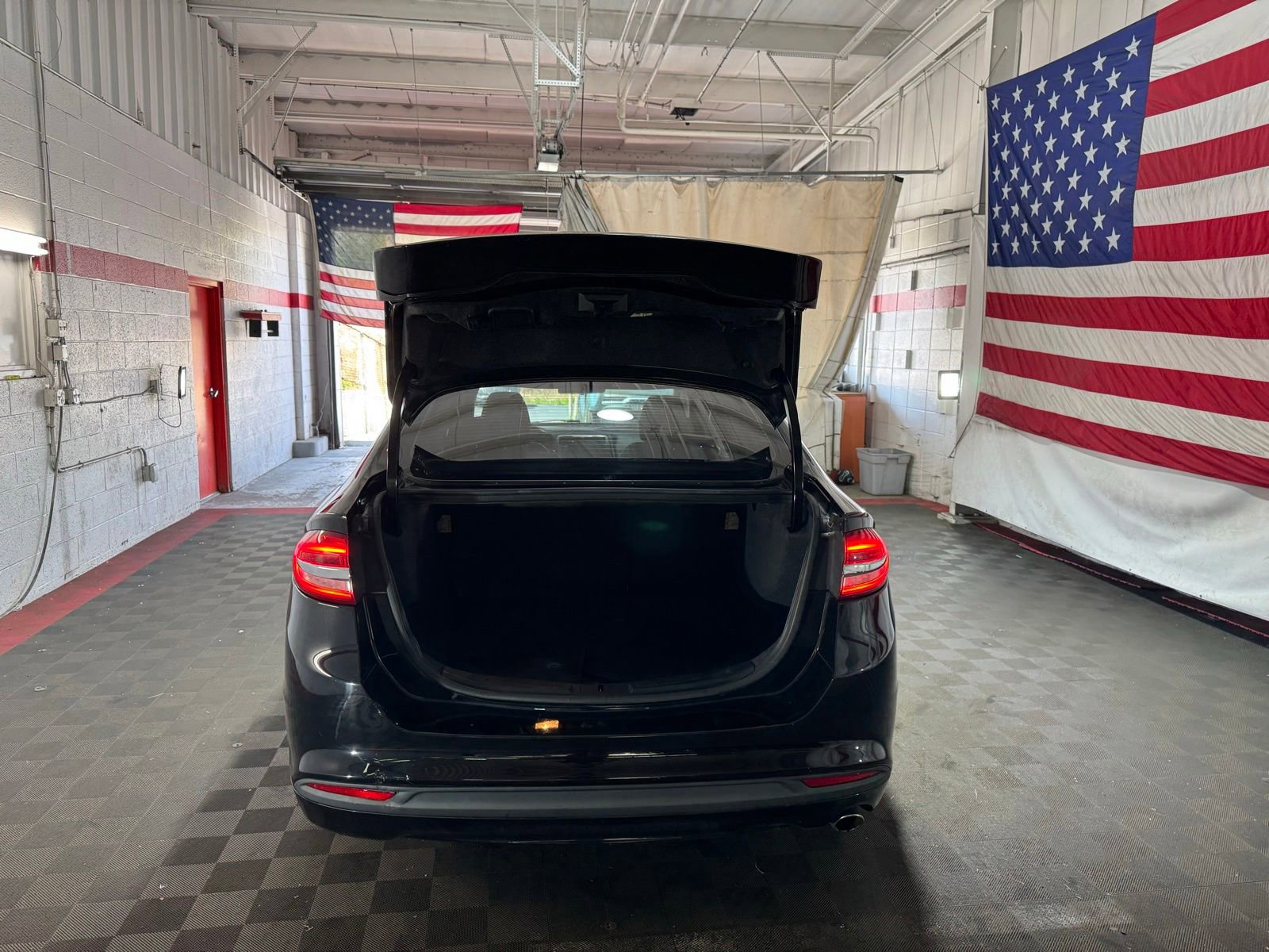 Used 2017 Ford Fusion S FWD image 9