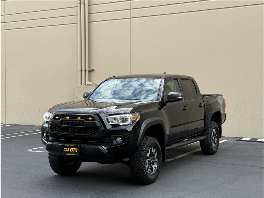 Used 2017 Toyota Tacoma TRD Off-Road image 1