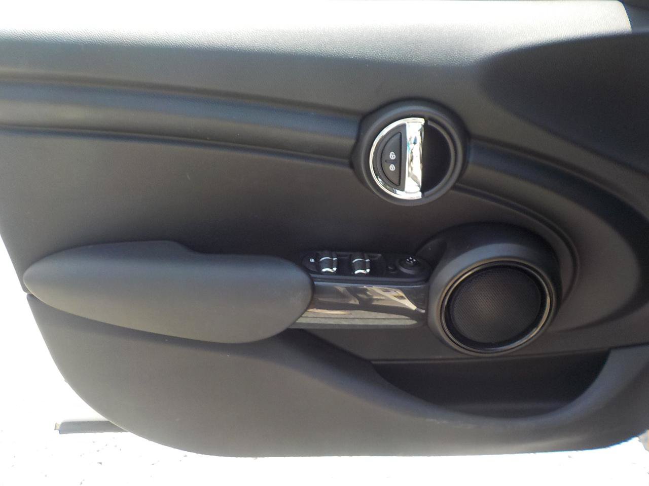 Used 2016 MINI Cooper 4-Door Hardtop FWD image 9