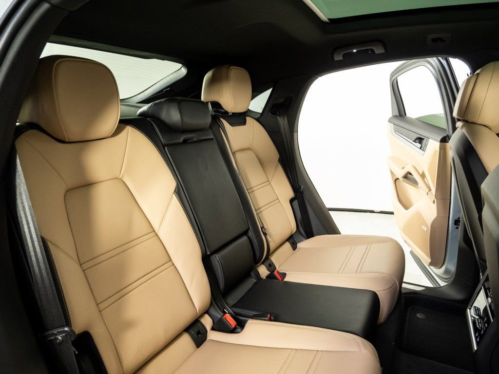 New 2026 Porsche Cayenne Base image 23