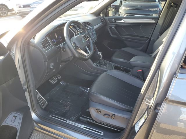 Used 2022 Volkswagen Tiguan SE R-Line image 17