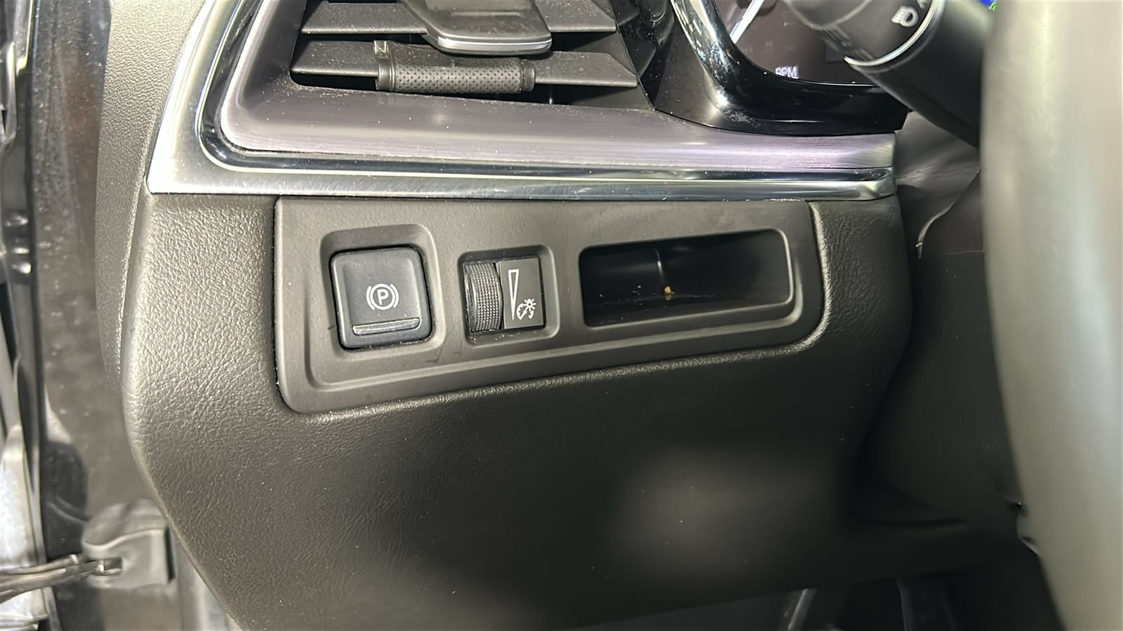 Used 2017 Cadillac XT5 Luxury AWD/4WD image 24