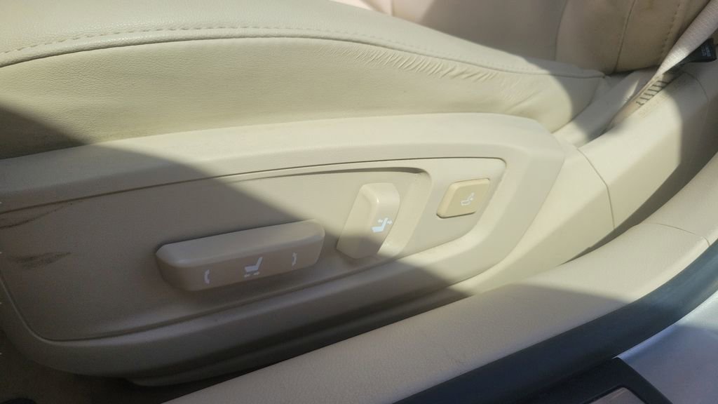 Used 2013 Lexus ES 350 w/ Premium Pkg FWD image 16