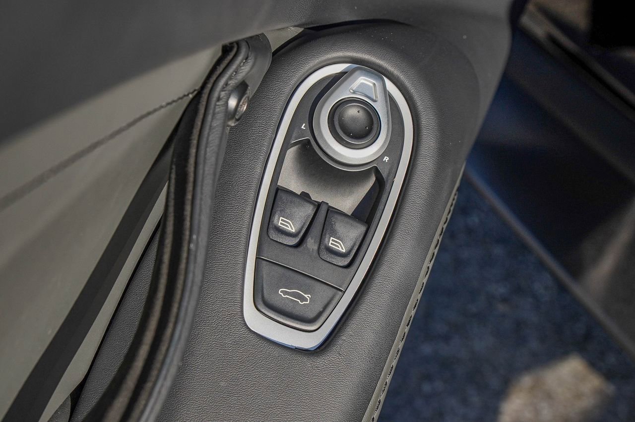 Used 2022 Aston Martin V8 Vantage Coupe image 36