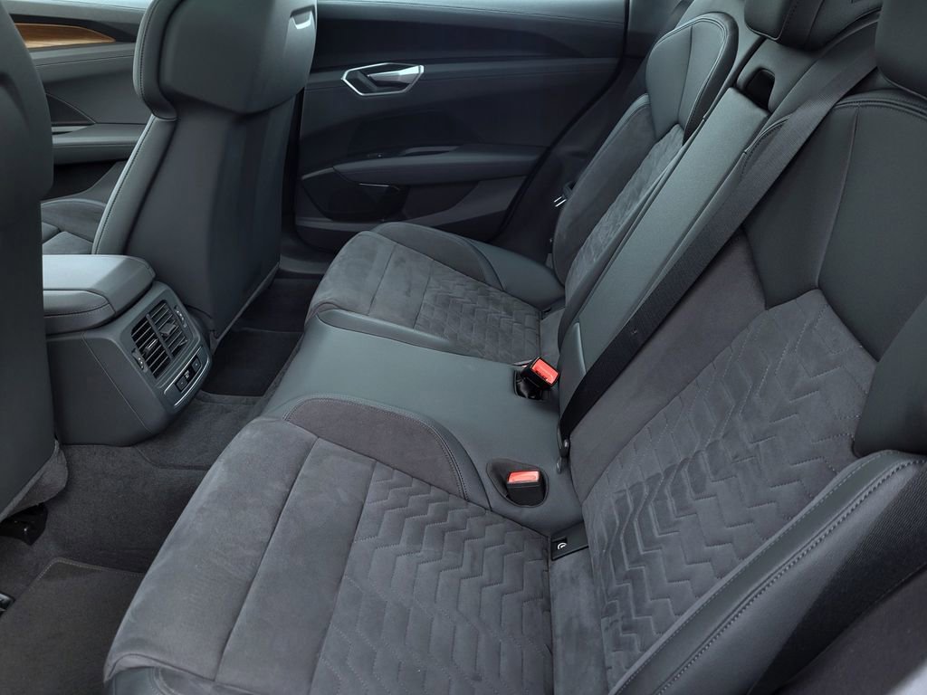 Used 2024 Audi e-tron GT Premium Plus image 15