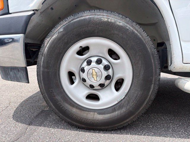 Used 2025 Chevrolet Express 2500 w/ Driver Convenience Package RWD image 17