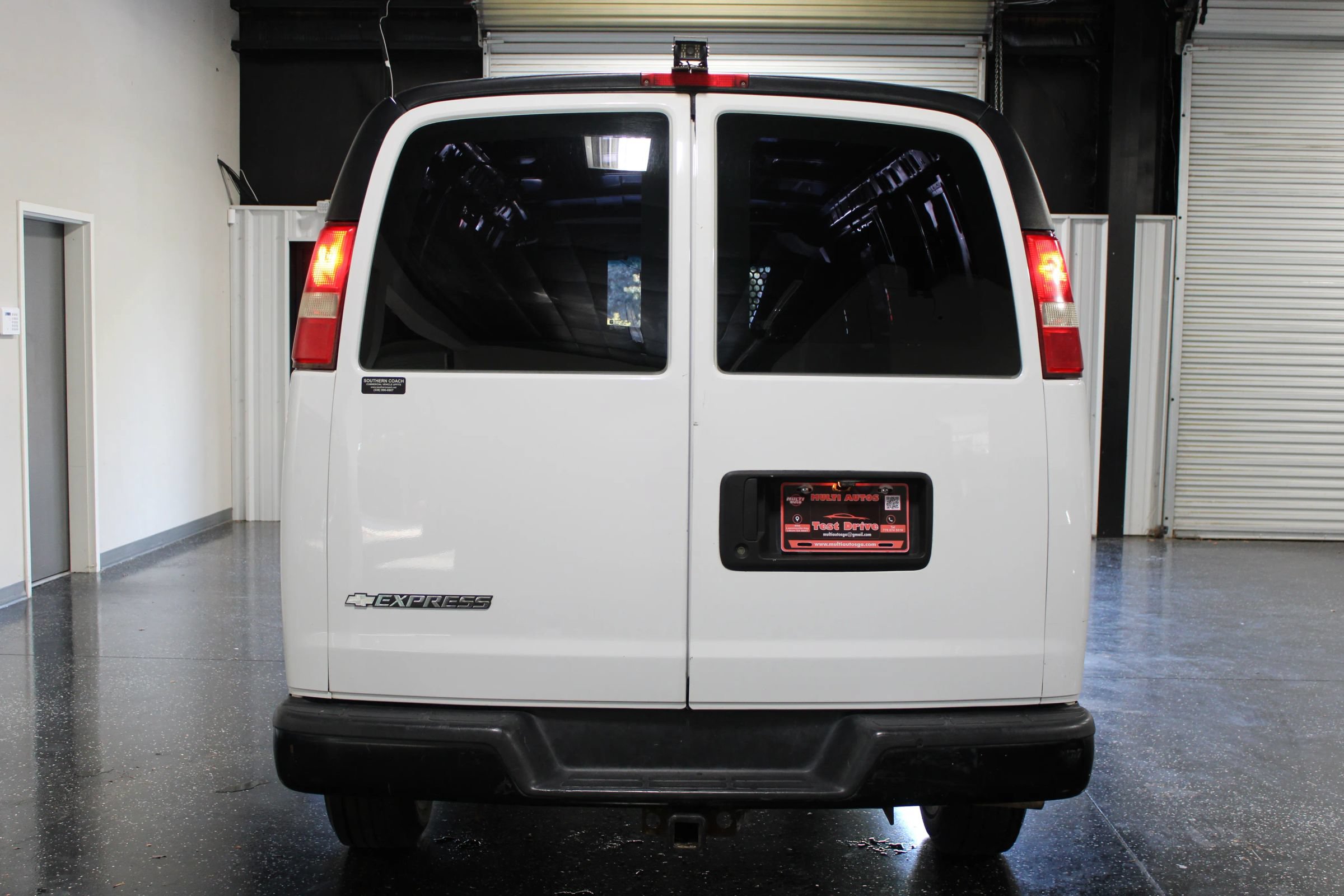 Used 2017 Chevrolet Express 2500 Extended RWD image 4