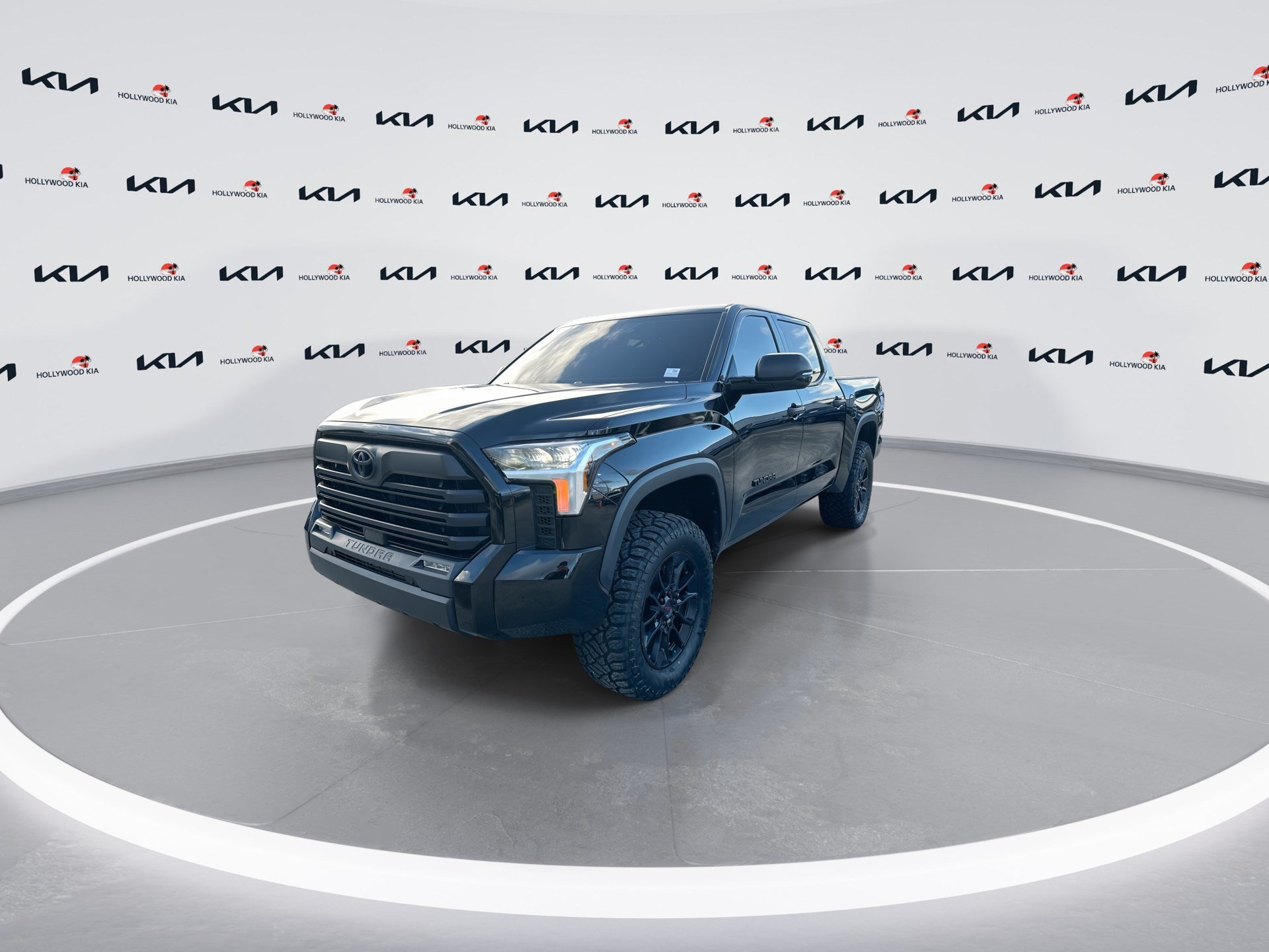 Used 2023 Toyota Tundra SR5 w/ SR5 Convenience Package AWD/4WD image 4