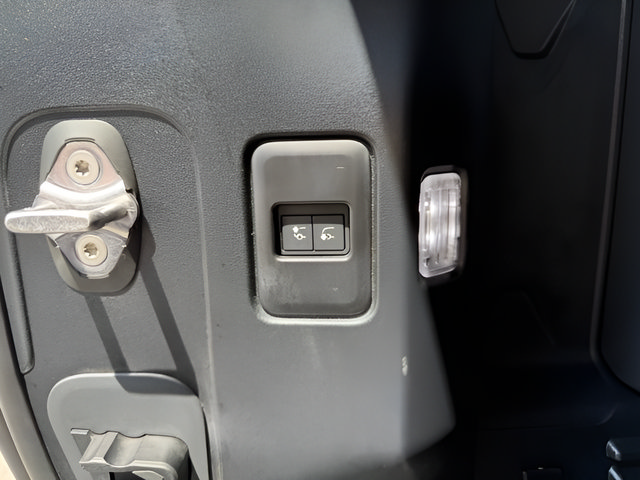 Certified 2024 Land Rover Defender 110 Carpathian Edition AWD/4WD image 31