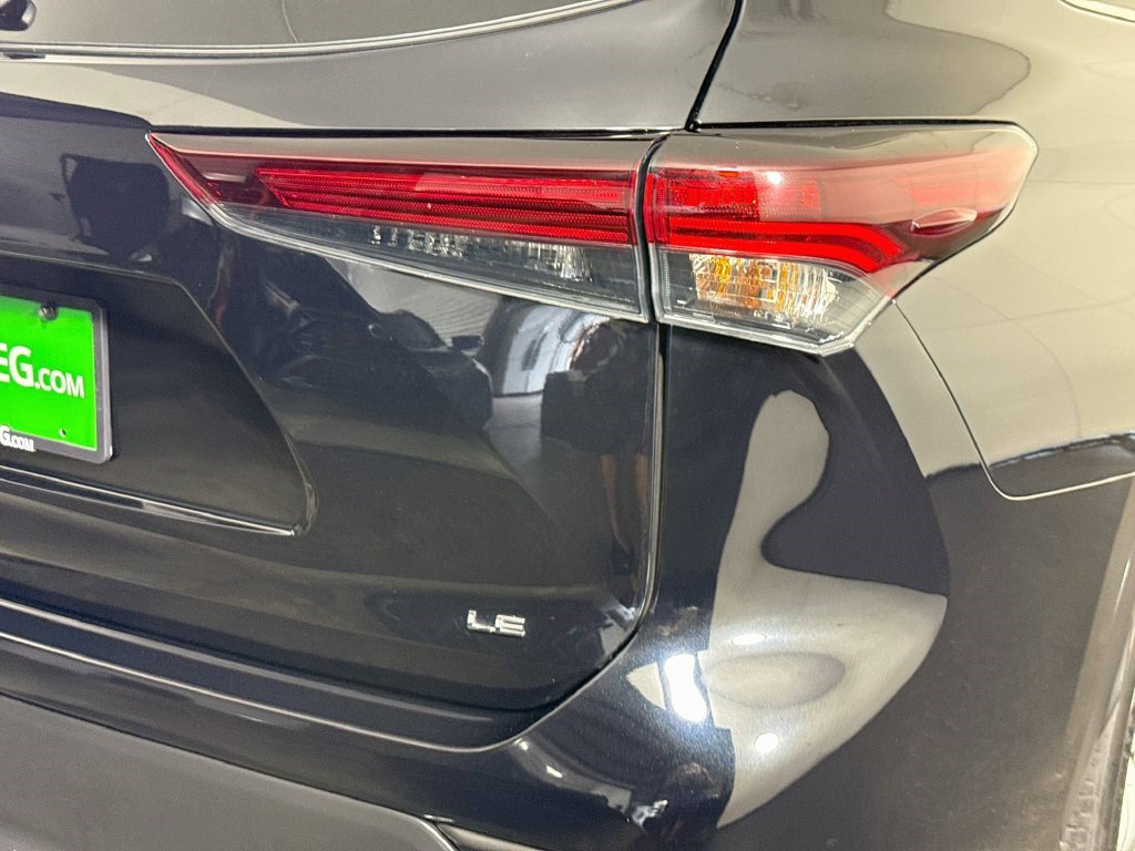 Used 2025 Toyota Highlander LE FWD image 33