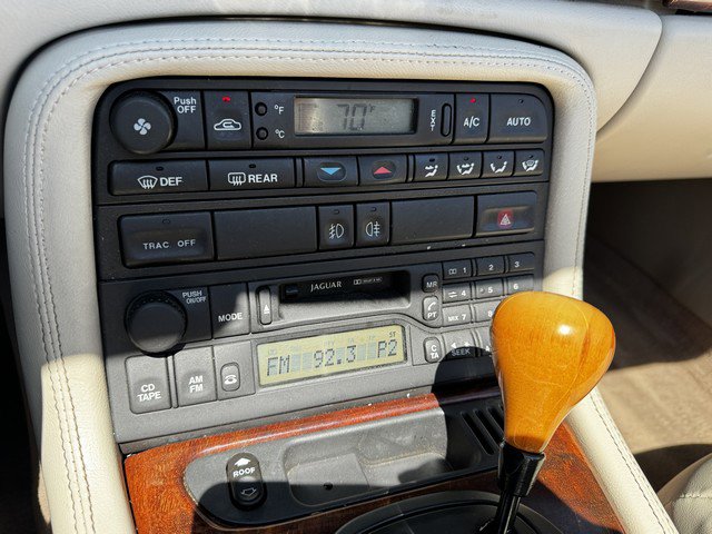 Used 2000 Jaguar XK8 Convertible image 25