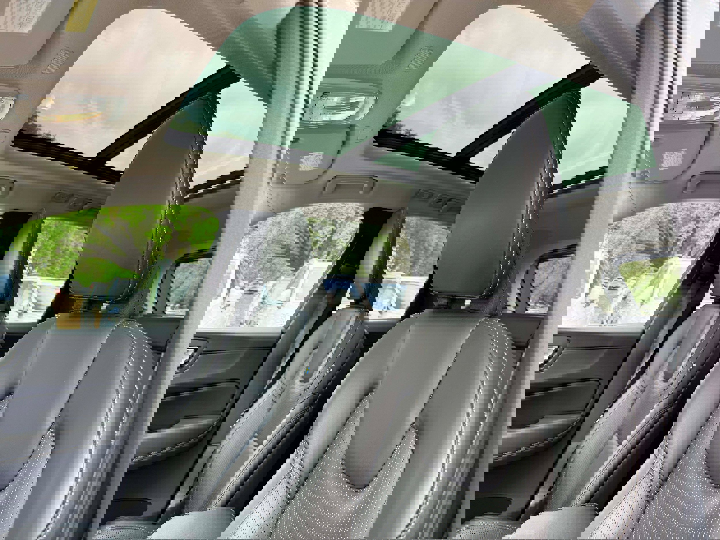 Certified 2024 Volvo XC60 T8 Ultimate w/ Climate Package image 12