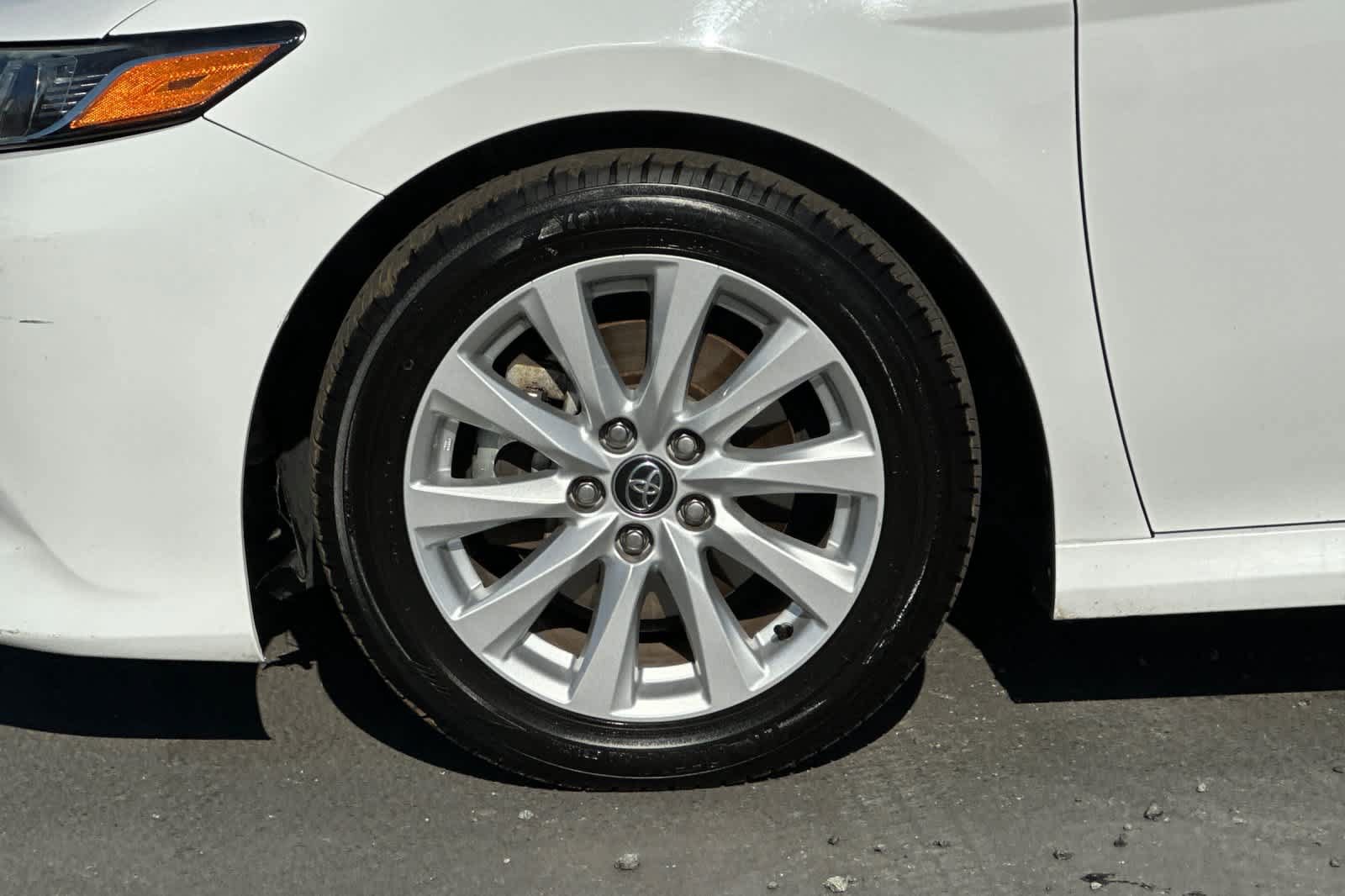 Used 2020 Toyota Camry LE FWD image 29