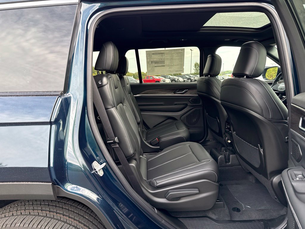 New 2027 Jeep Grand Cherokee L Limited AWD/4WD image 13