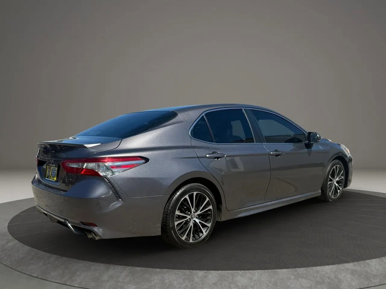 Used 2018 Toyota Camry SE w/ Convenience Package FWD image 6