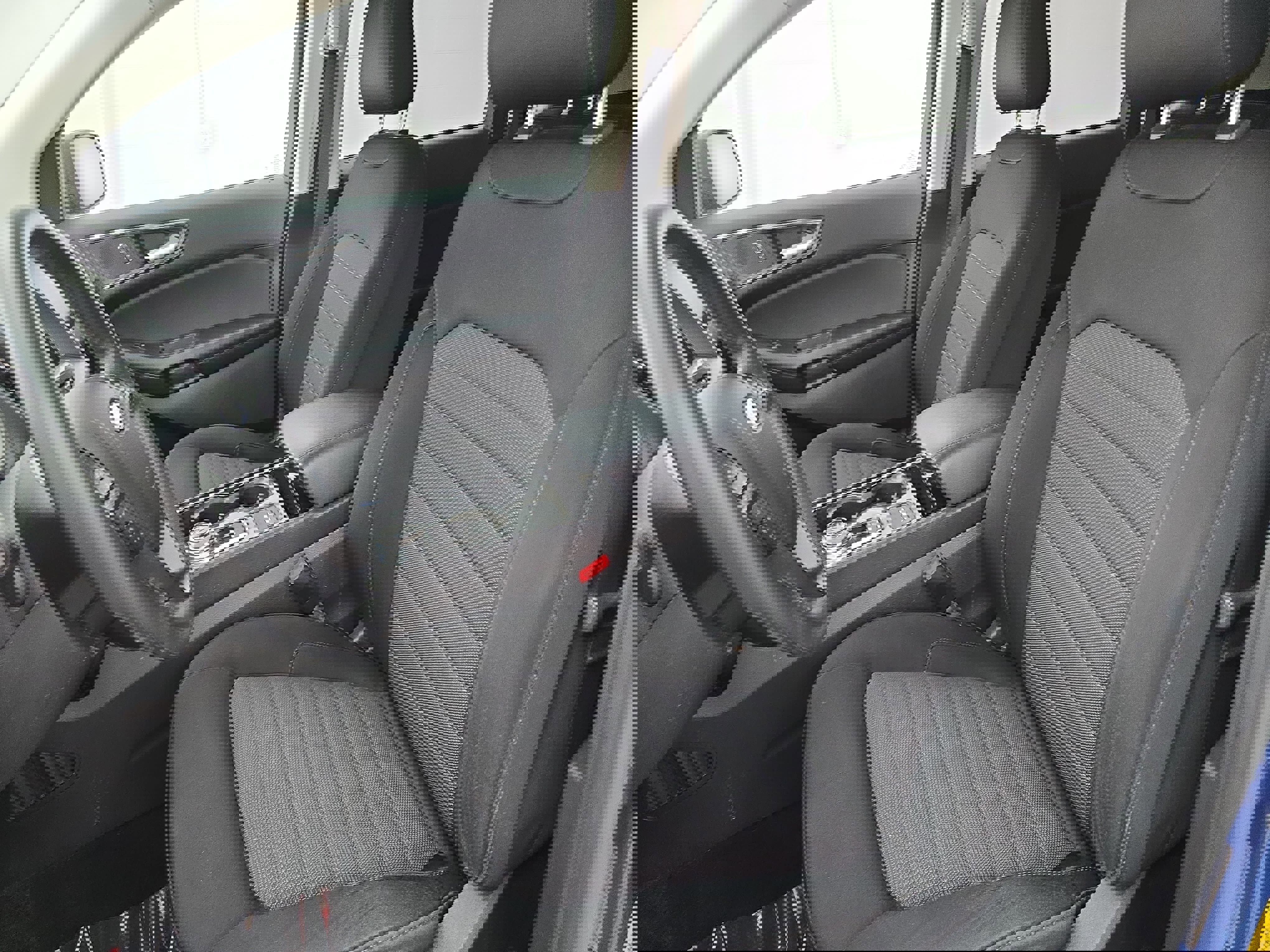 Used 2020 Ford Edge SE image 14