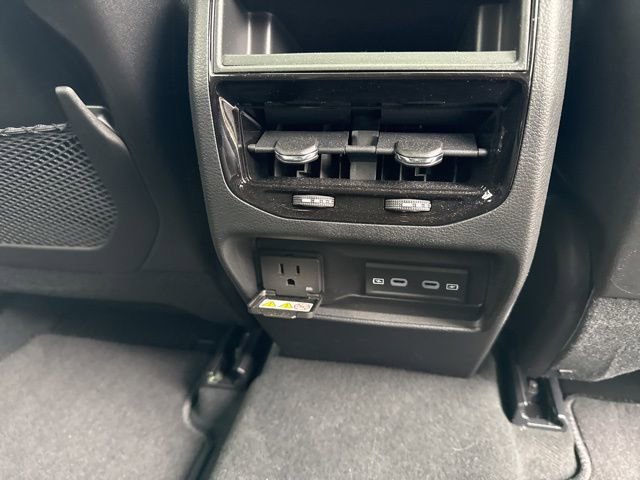 Used 2026 Jeep Grand Cherokee Altitude image 25