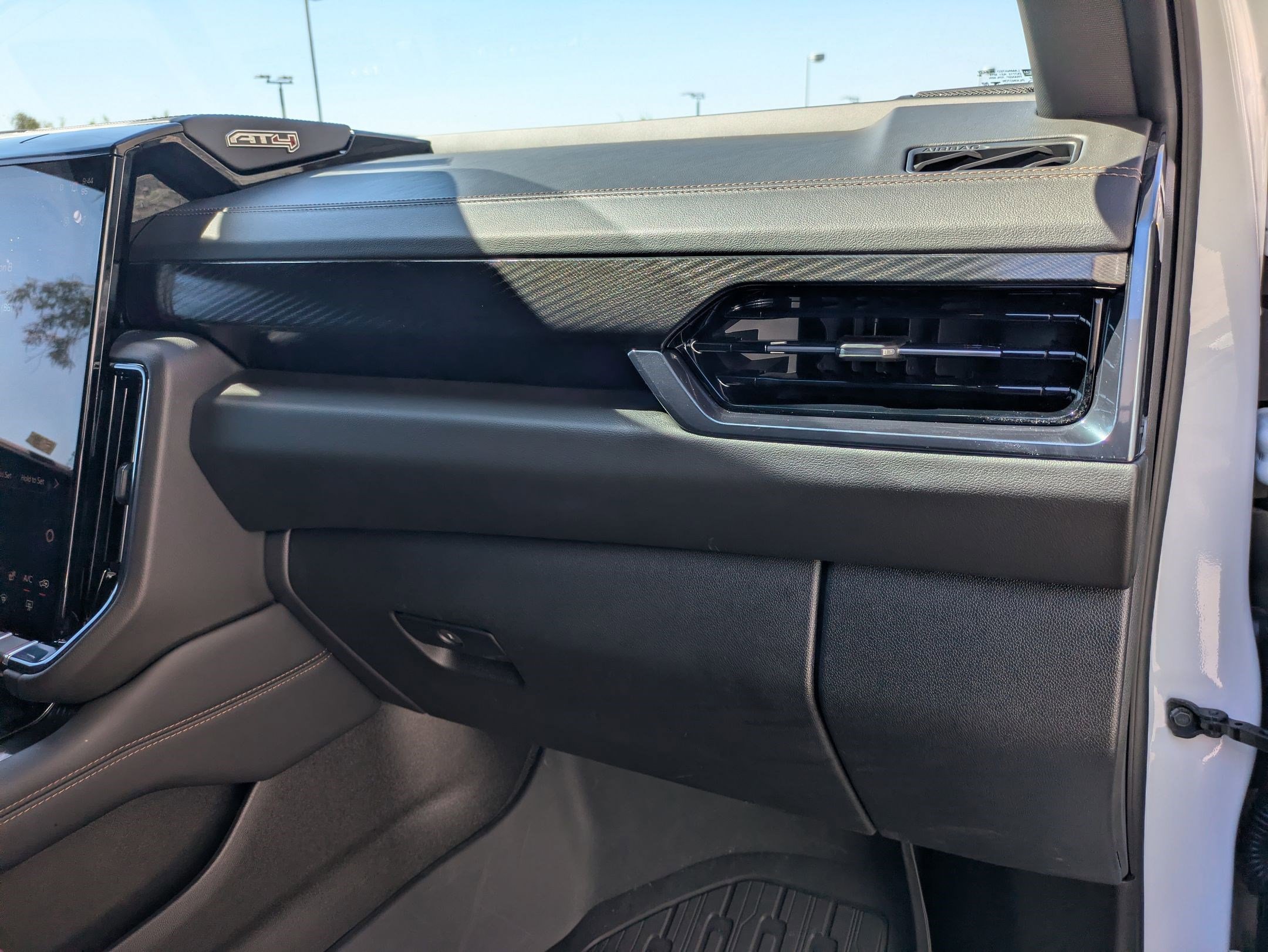 Certified 2025 GMC Yukon XL AT4 w/ AT4 Premium Plus Package AWD/4WD image 31