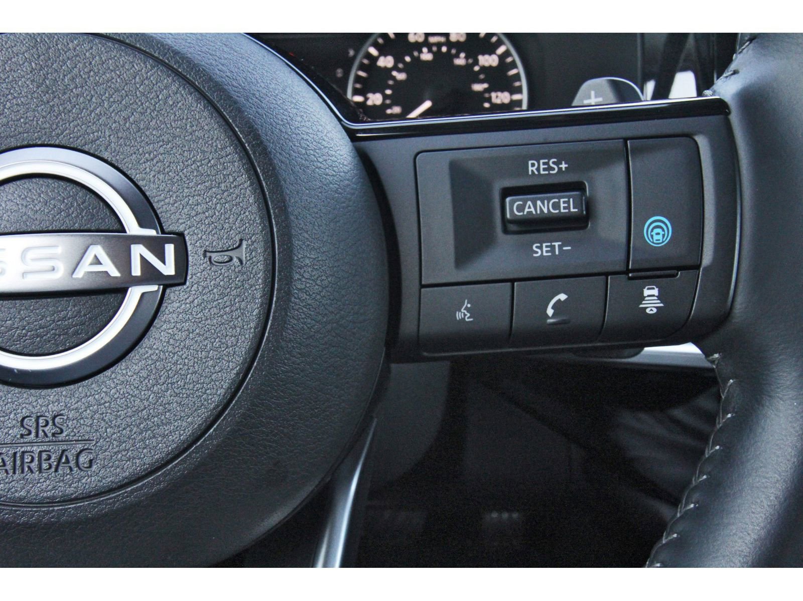 Used 2023 Nissan Pathfinder SV image 19