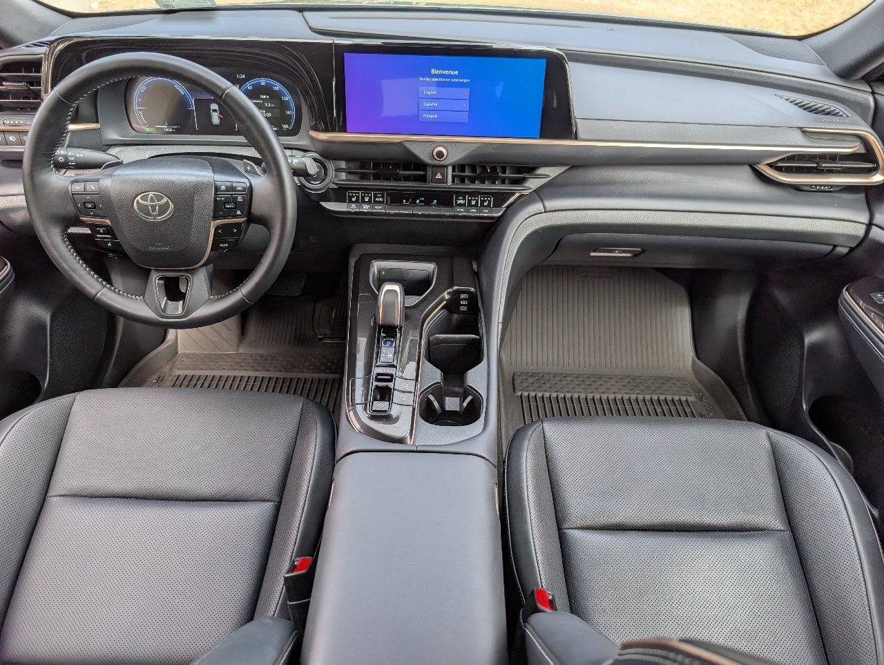 Used 2025 Toyota Crown Signia AWD/4WD image 4