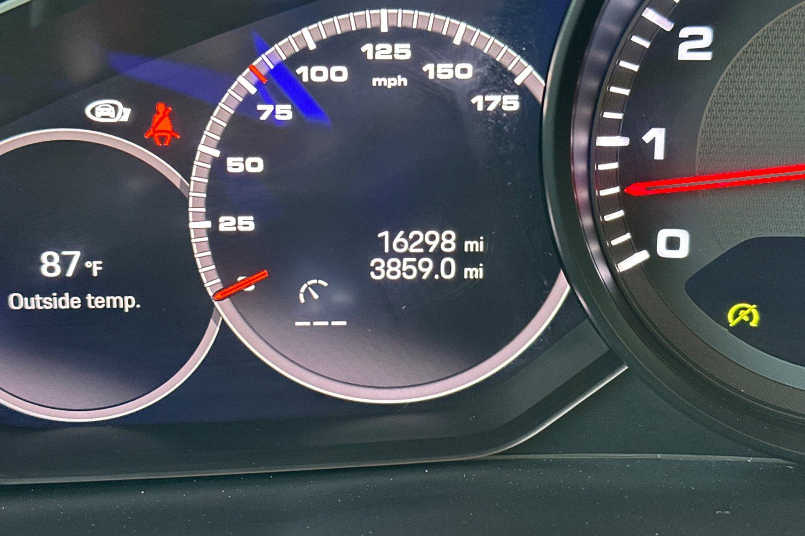 Used 2023 Porsche Cayenne Platinum Edition image 26