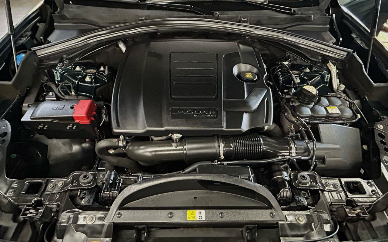 Used 2018 Jaguar F-PACE Premium AWD/4WD image 10