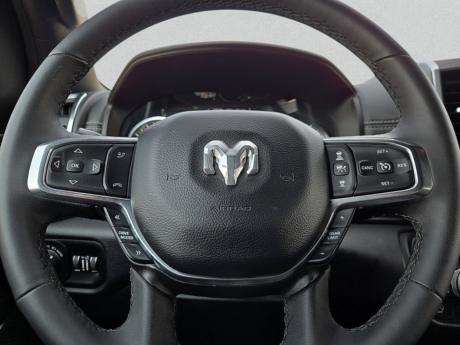 Used 2025 RAM 1500 Laramie AWD/4WD image 24