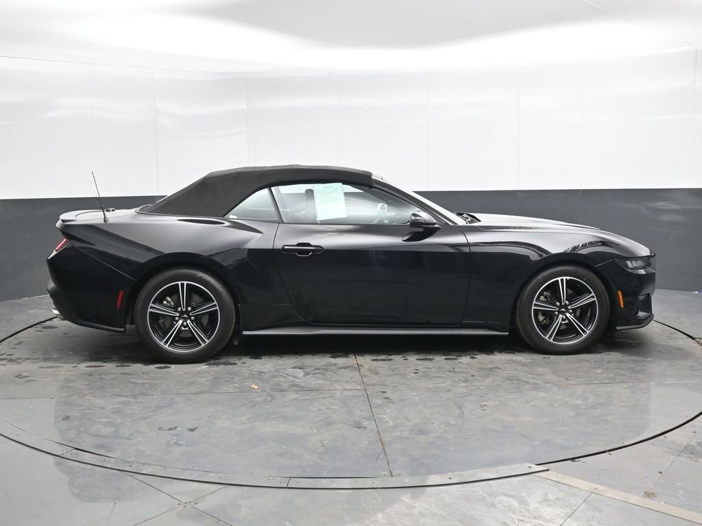 Used 2025 Ford Mustang Premium image 4