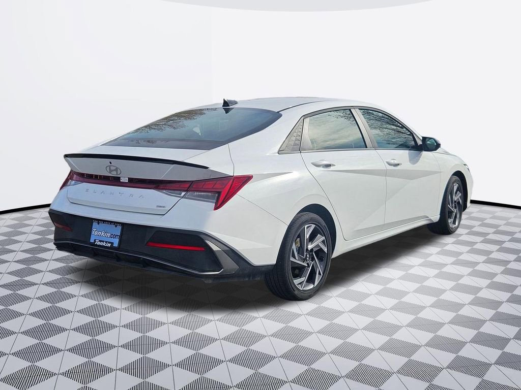 Certified 2025 Hyundai Elantra SEL image 6