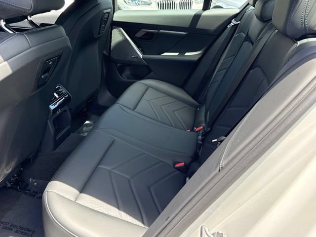 Used 2026 BMW 530i w/ M Sport Package RWD image 32