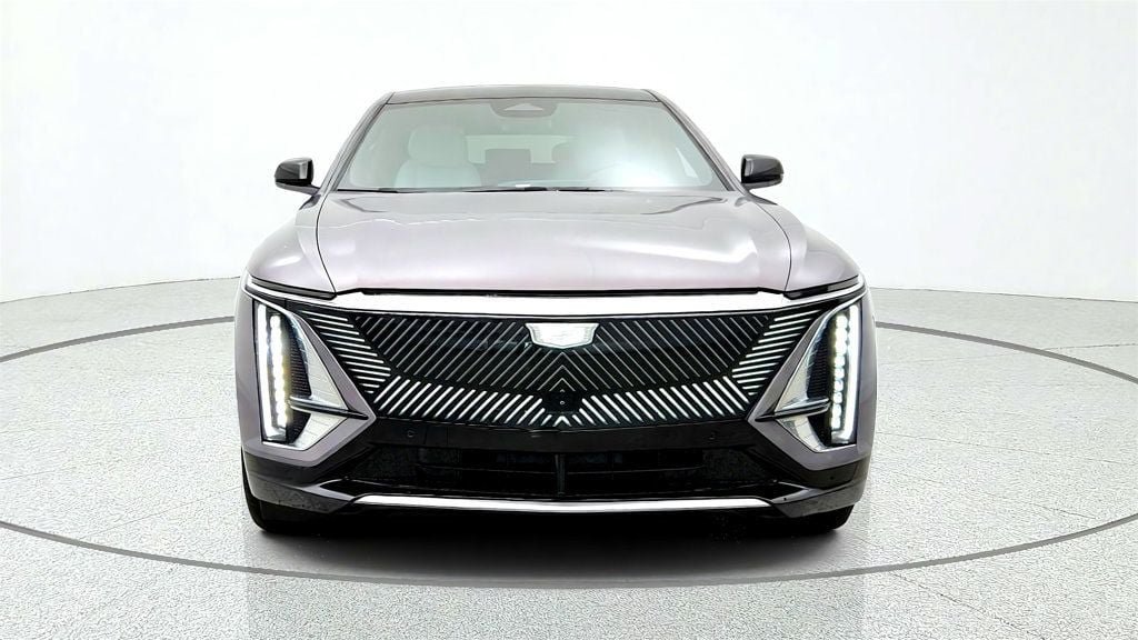 Used 2025 Cadillac Lyriq Luxury AWD/4WD image 2