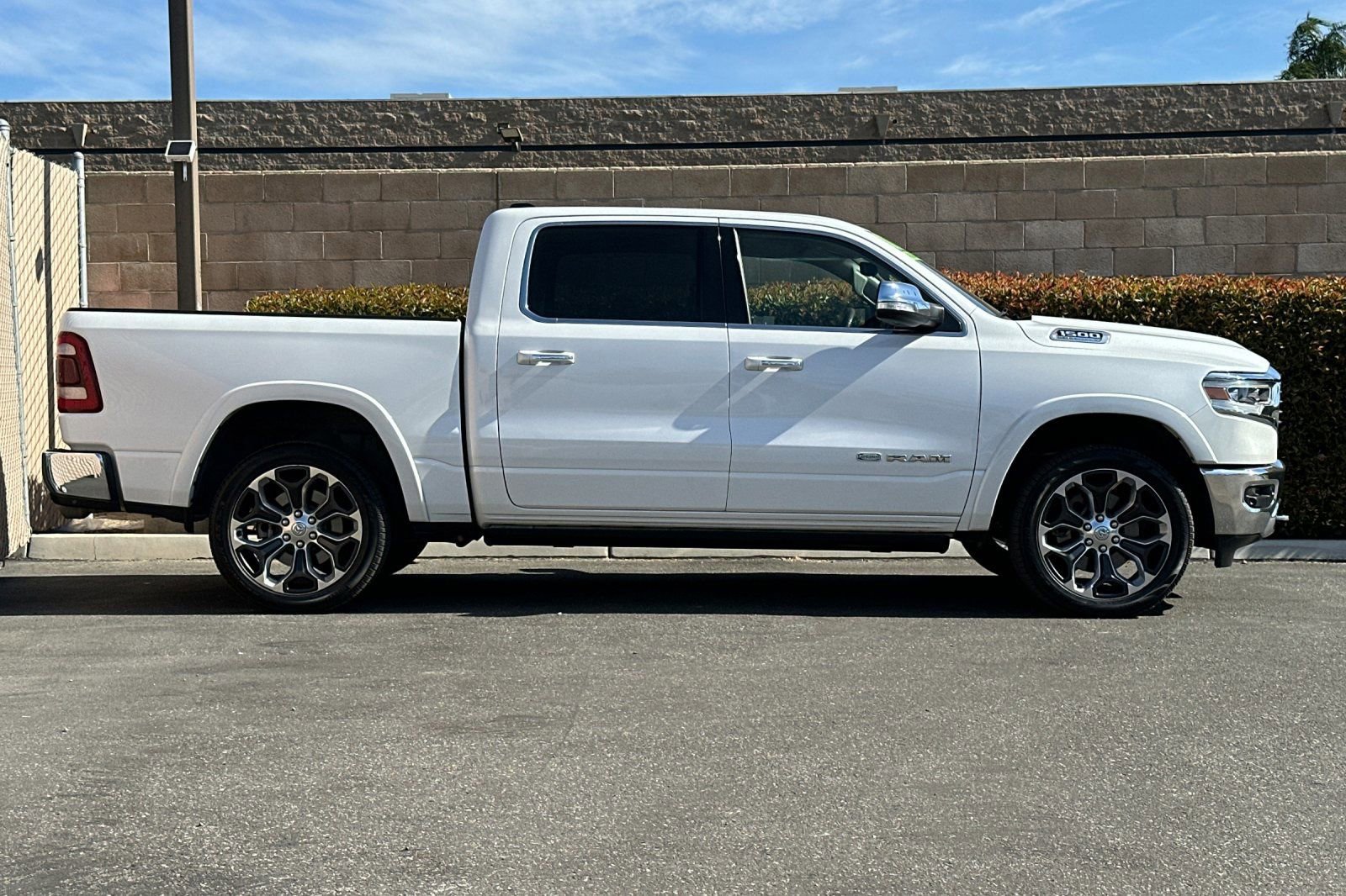 Used 2022 RAM 1500 Limited AWD/4WD image 3