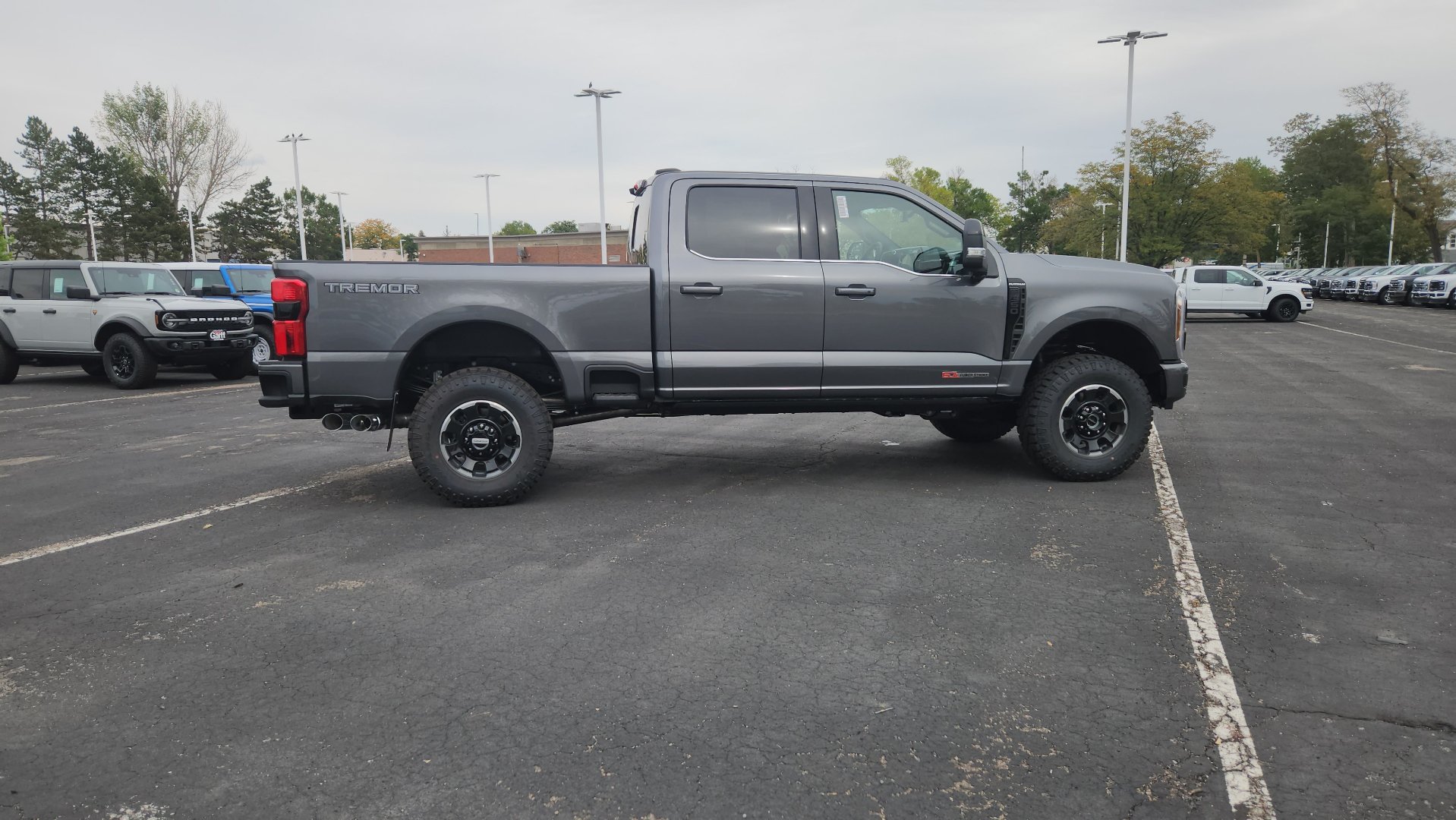 New 2027 Ford F350 Platinum w/ Tremor Off-Road Package AWD/4WD image 8