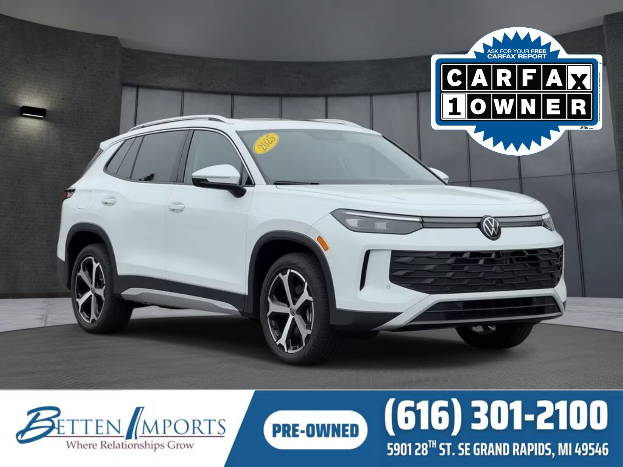 Used 2025 Volkswagen Tiguan SE w/ Panoramic Sunroof Package AWD/4WD image 1