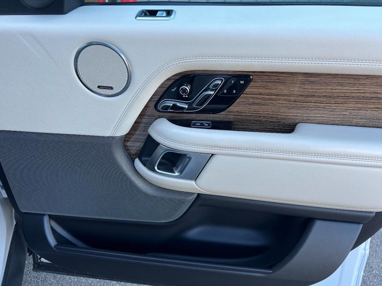 Used 2019 Land Rover Range Rover Supercharged image 24