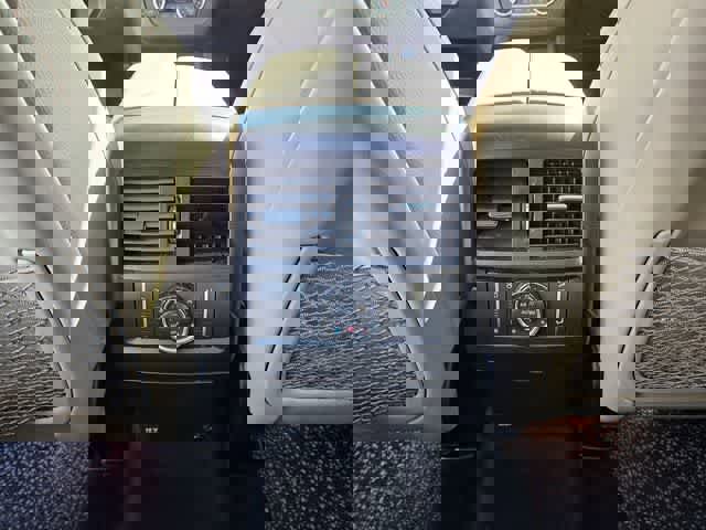 Used 2014 Mercedes-Benz GL 550 4MATIC image 18