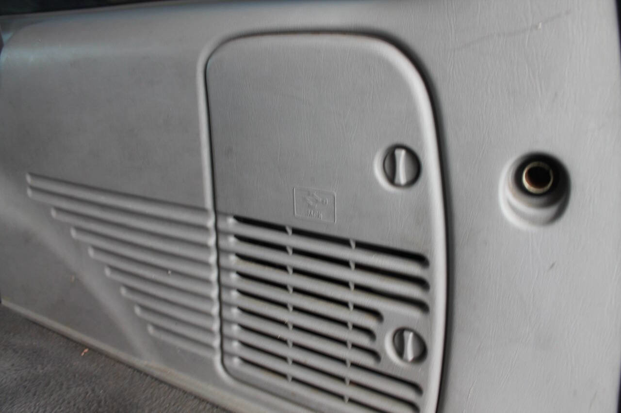 Used 2001 Ford Excursion XLT image 30