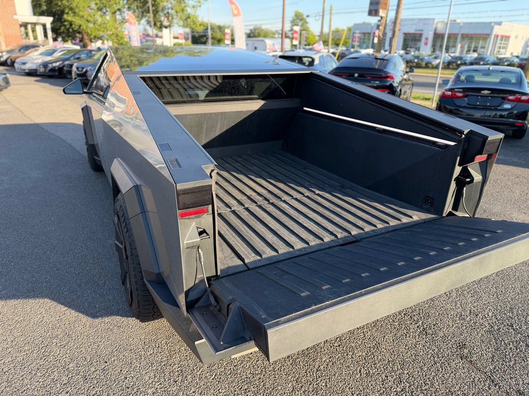 Used 2024 Tesla Cybertruck AWD Crew Cab image 32
