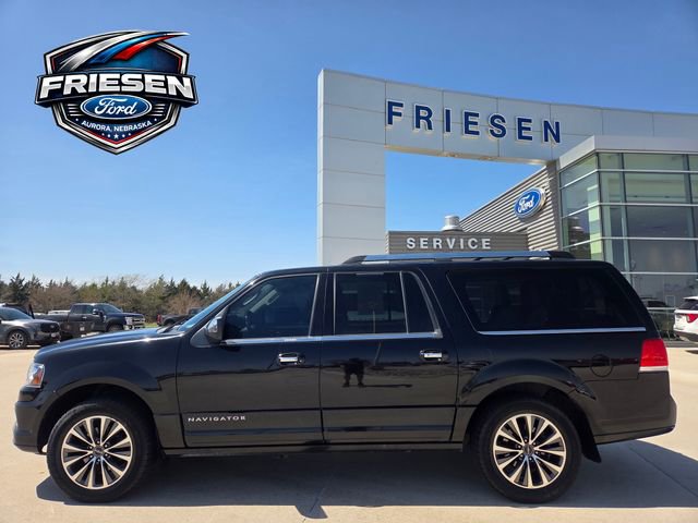 Used 2017 Lincoln Navigator L Select AWD/4WD image 4