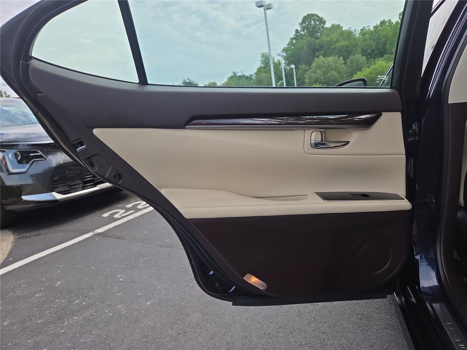 Used 2017 Lexus ES 350 w/ Navigation System Package FWD image 25